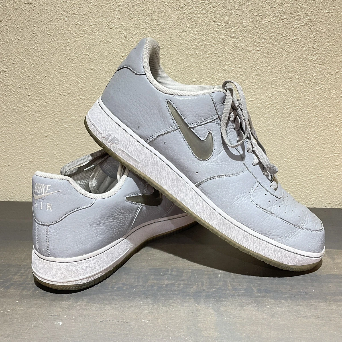 Gray air shop force 1