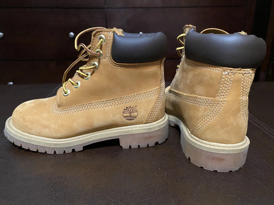 Kids Timberland Boots size 13.5 - Image 2 of 4