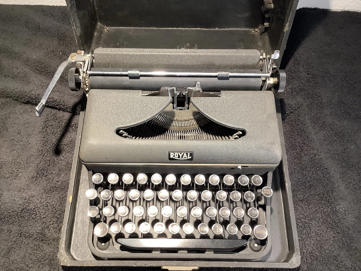 Antique Royal Typewriter In Antique Mercantile, Trade & Factory