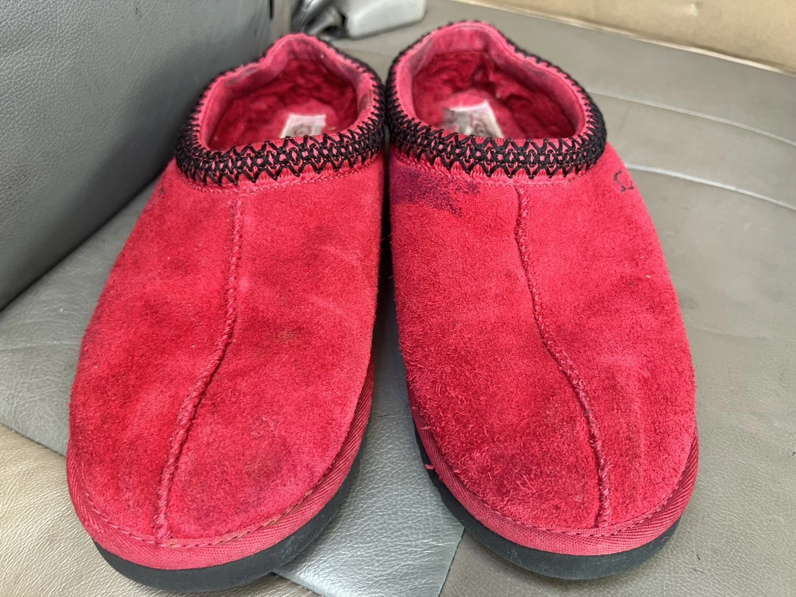 Mocassini slip on UGG Tasman uomo taglia 10 rosso nero scamosciato pelle di pecora