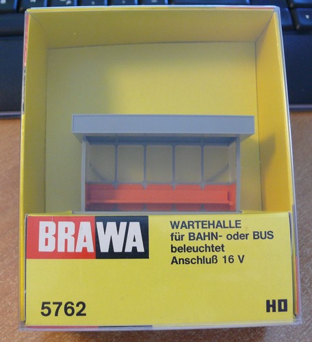 BRAWA, 5762, sala de espera para tren o autobús, nuevo, embalaje original - iluminado | Zustand: Gebraucht