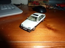 Corgi Vanguards VA 09800 Vauxhall Cavalier SRI MK11 Polar White - 1:43 LOOSE