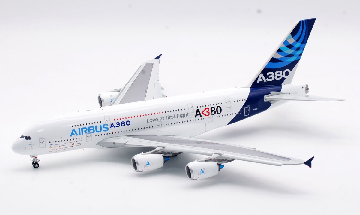 SQ Wings 1:200 AIRBUS INDUSTRIE A380 Diecast Aircraft Model