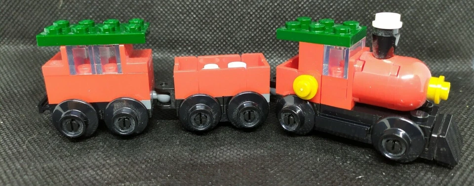 LEGO 30543 Holiday Train, photo 3 sur 3