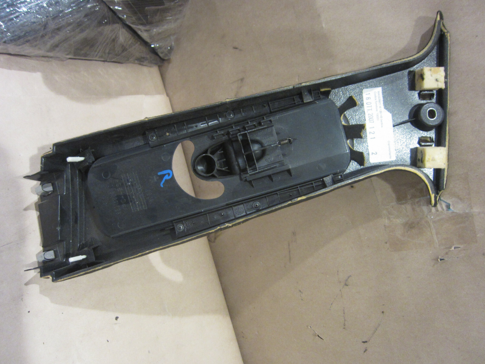 Maserati Quattroporte 2005+ - RH   Upper B-Pillar Cover / Trim - Black  67200700