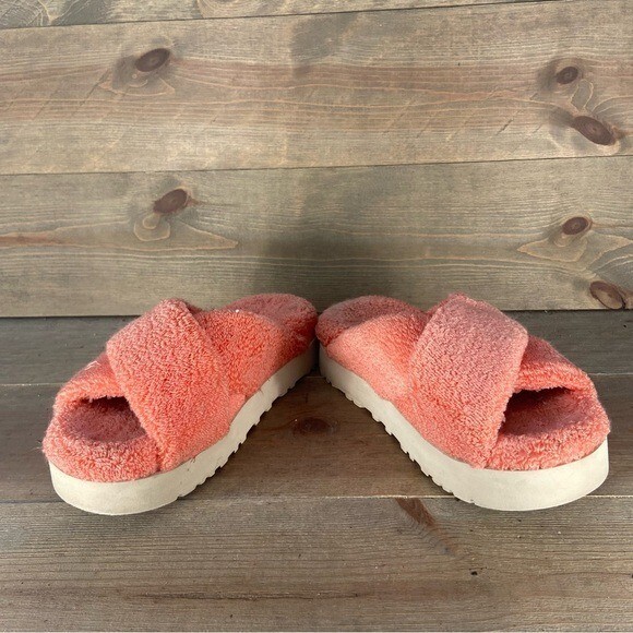 Ugg fuzz sugar terry cross Womens size 6 shoes pink slip on