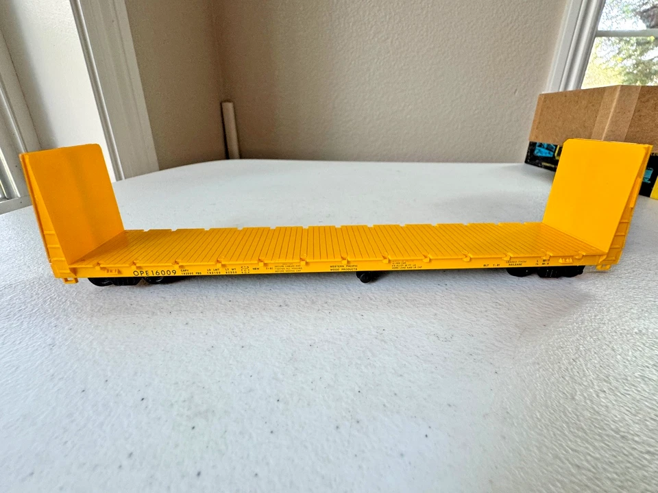 Roundhouse #1318 HO built 60' Bulkhead Flat Car-Oregon Pacific East #16009 w/box - Image 4 of 4