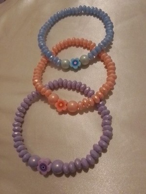 Drei-teiliges super süßes Perlenarmband Set rosa blau und lila