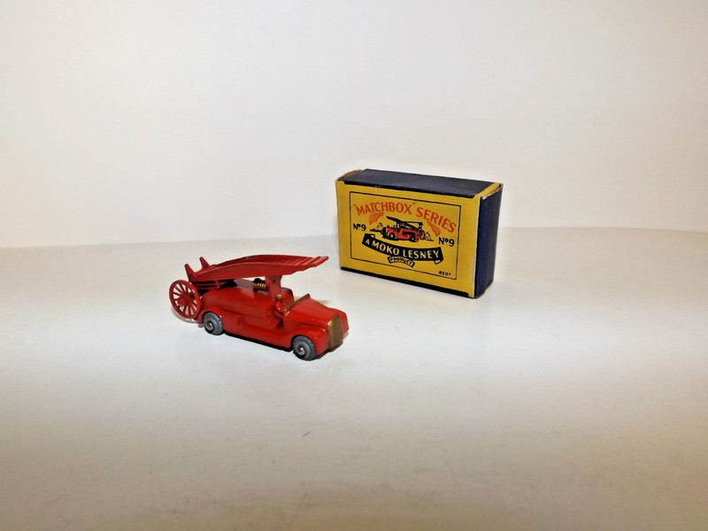 MATCHBOX REGULAR WHEEL NO.  9-A DENNIS FIRE ENGINE RED BODY, GMW MIB