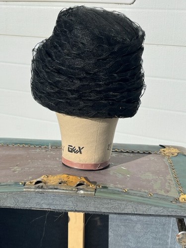 1920s Modern Miss Black Structured Lace w Subtle Jewels Vintage Hat - 1 Owner - Picture 5 of 12