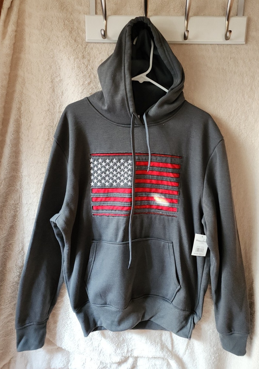 Bronze Eagle Men's Embroidered American Flag Pullover… Gem