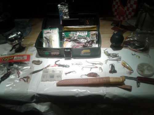 Vintage Fishing Lures Lot Tackle Box Shakespeare Reels, Arbogast Rapala, Knifes