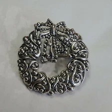 Christmas Wreath Brooch Pin Or Pendant Silver Color Metal Nice Details