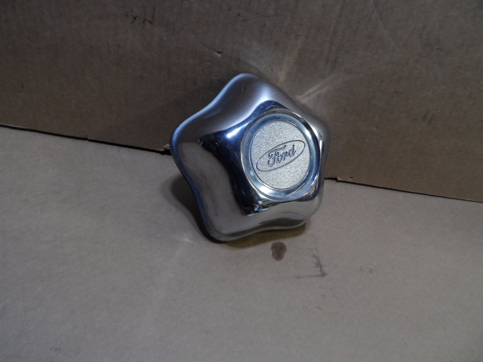 95 96 97 98 99 00 01 Ford Ranger ''15'' Hub Cap Center used Chrome