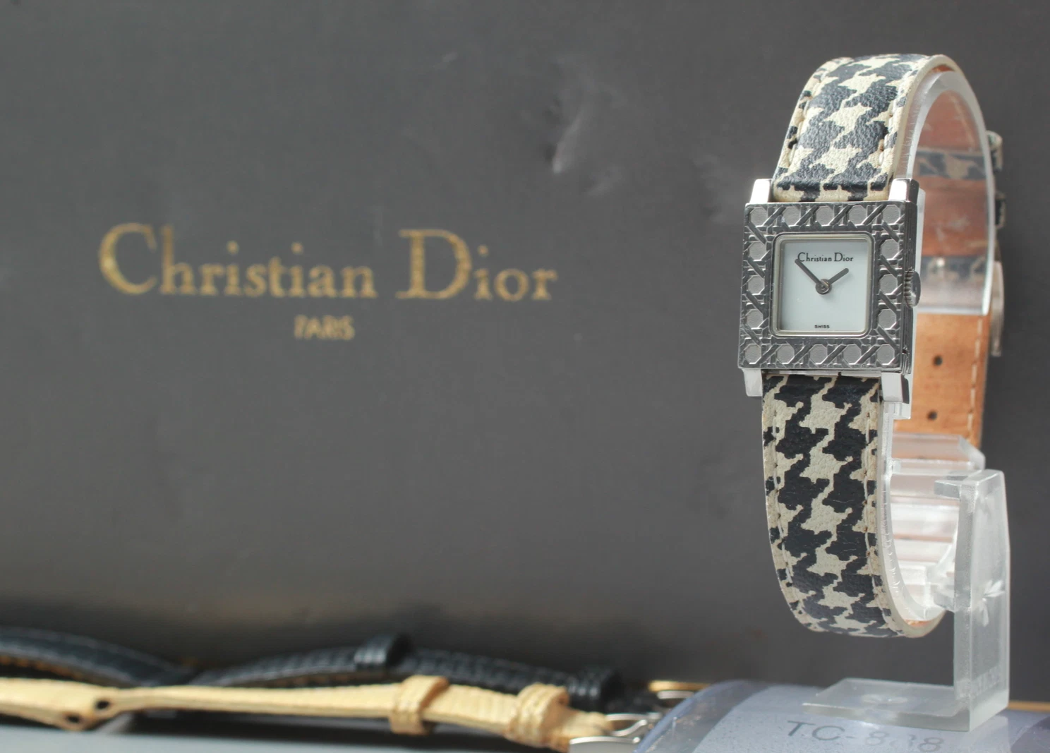 Montre femme Christian Dior D60 109 avec 3 bracelets et boite quartz fabrication suisse 