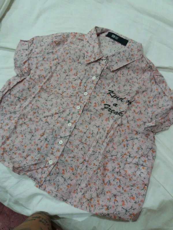 Iron Fist Ditzy Skull Crop Blouse Bones Skull Psychobilly Pastel Goth Alt S - Immagine 2 di 4