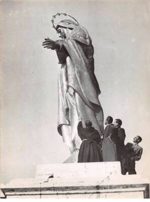 Pressefoto.ALE10220.23x18 cm ca.Italien.Pelerins.Jungfrauenstatue.