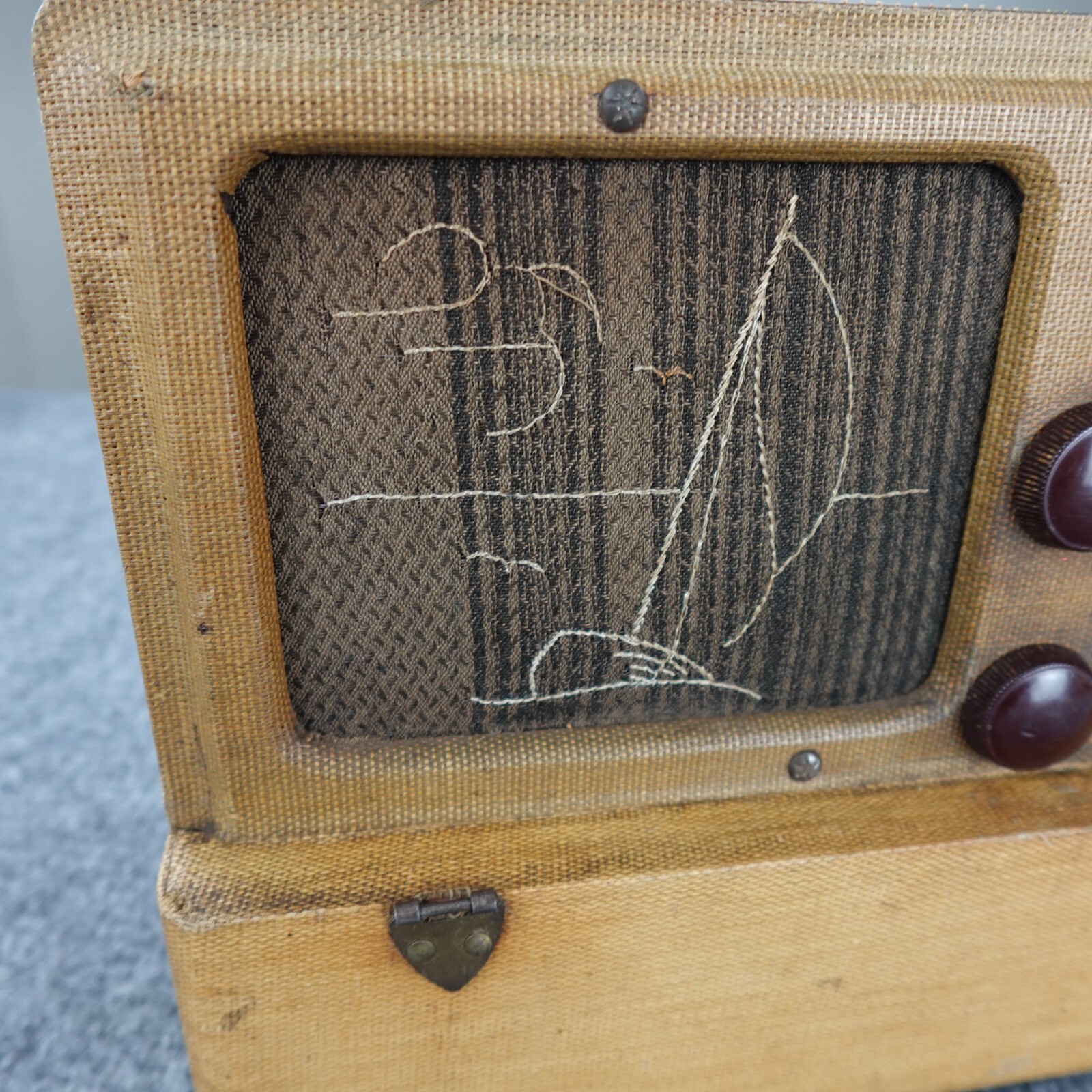 Vintage Zenith Radio Portable Model 6G601M Universal Wave