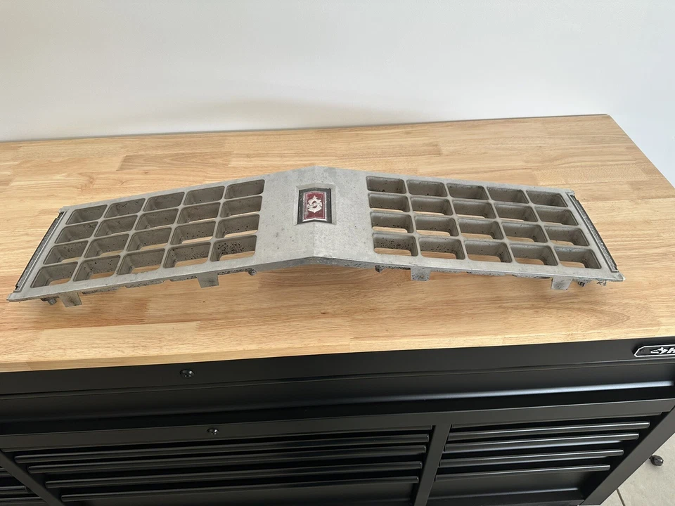 Oldsmobile Ninety Eight (98) 1980 parrilla #562778 usado Foto 3 de 4