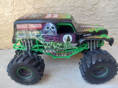 New Bright Grave Digger Monster Jam RC Truck 14.5" PARTS No Battery/remot - Picture 3 of 8