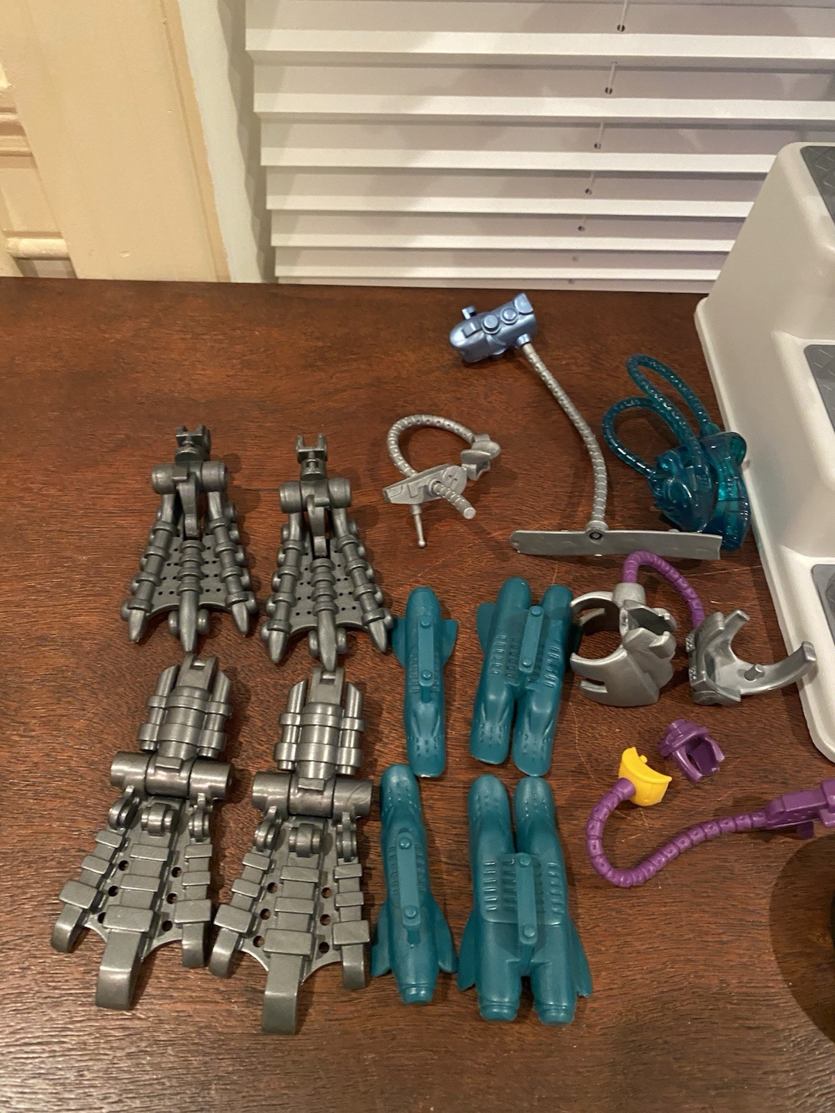 Huge Lot  1996 Vintage Mighty Ducks- 6 Figures & Loads of Accessories