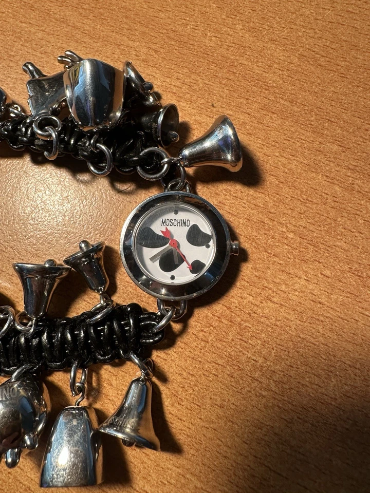 MOSCHINO I Love Cows 女士吊饰手表 需要全新电池 — 第 2/4 张图片