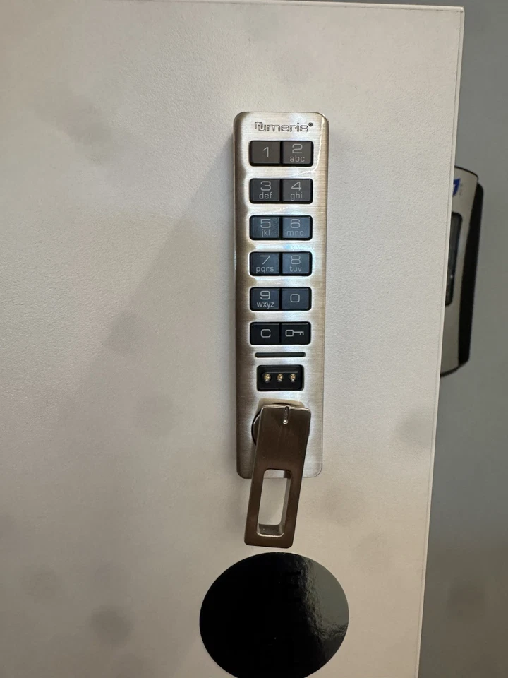 Armarios laminados de 3 niveles / unidades de almacenamiento personal 20x20x64 con cerradura digital Foto 3 de 3