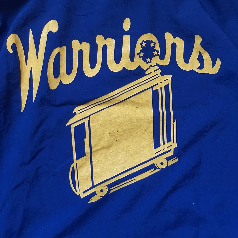 Chaqueta Mitchell & Ness NBA Golden State Warriors The City Mediana Calentamiento Azul Foto 3 de 4