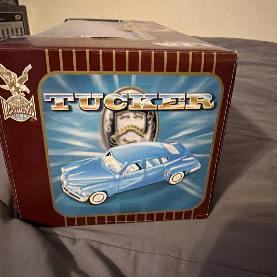 Литая модель американского автомобиля Road Legends 1948 Tucker масштаб 1:18 белая - Изображение 4 из 4