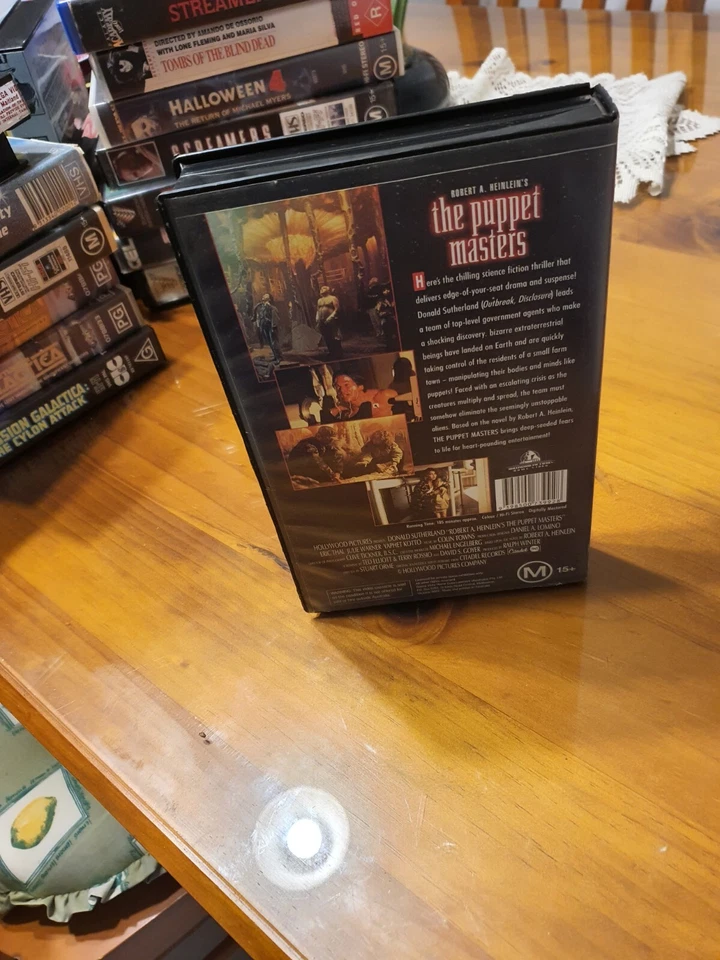 The Puppet Masters, Donald Sutherland, VHS Tape, Vintage Video, Movie, 1994 RARE - Image 2 of 3