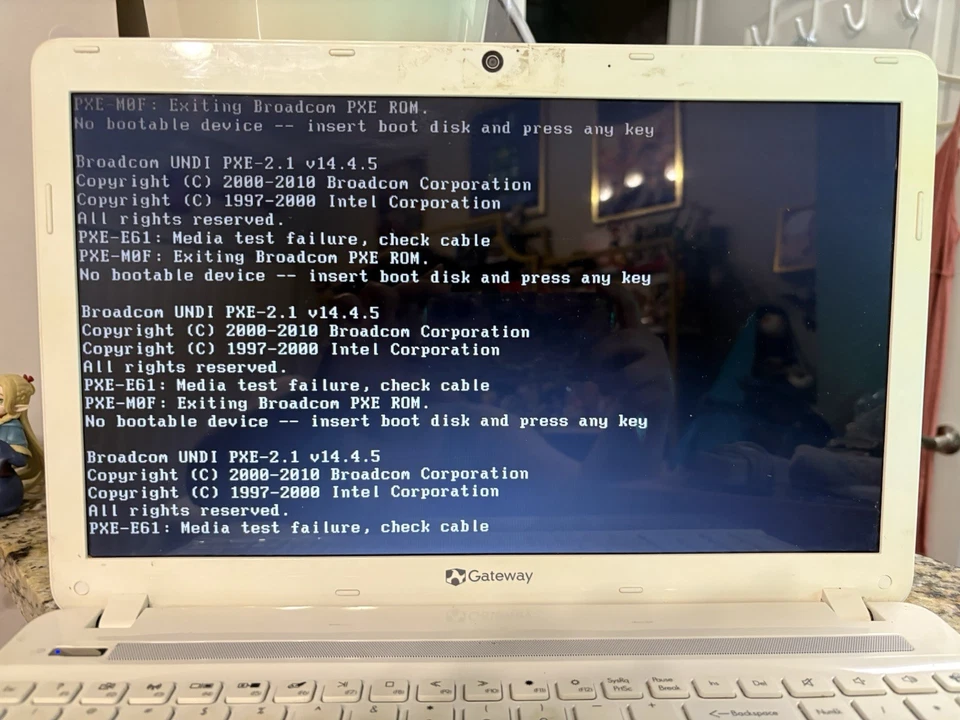 Gateway® NV55S02u With 15.6" LED-Backlit Screen & AMD Quad-Core PARTS ONLY - Image 2 of 4