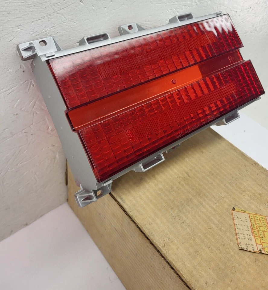 Lente de lámpara trasera Buick Lesabre Sport Coupe 1979 5970608 NOS Foto 3 de 4