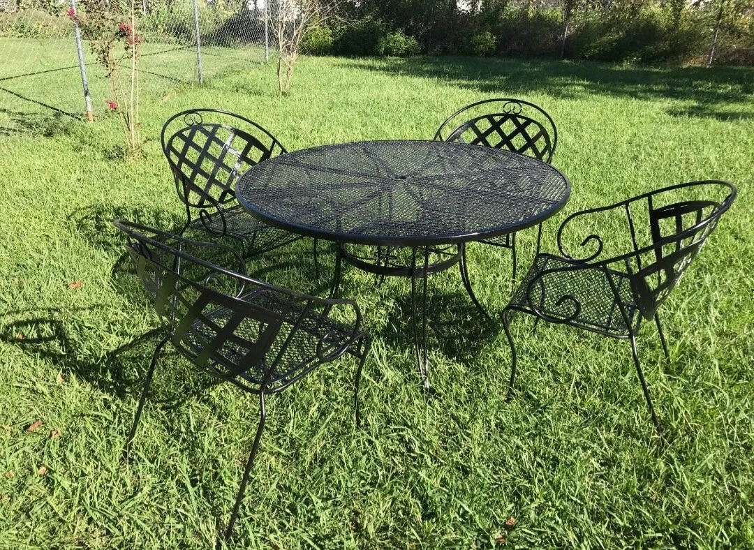 Black rod iron table deals