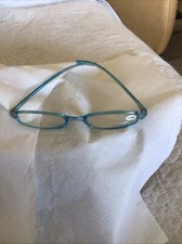 READING GLASSES 3.00 NEW WITHOUT TAGS COLOR IS BLUE CLEAR