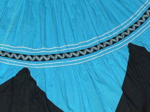 "FALDA DE PATIO MEXICANO DE COLECCIÓN 1950/60 200 EN CÍRCULO TURQUESA CON CINTURA NEGRA 22"" 22'" - Imagen 3 de 6