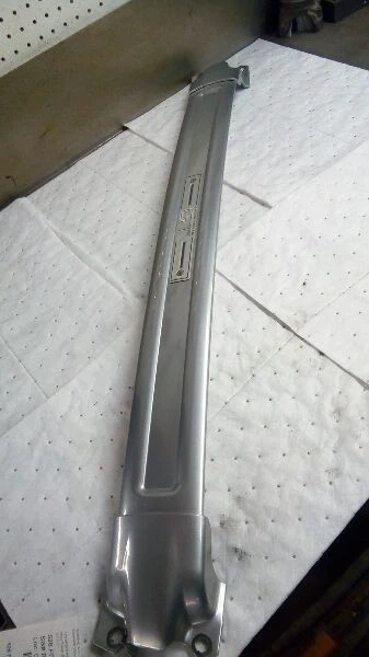 Soporte de torre de puntal delantero Ford Mustang GT 2011 5,0 L 5059467 Foto 3 de 4