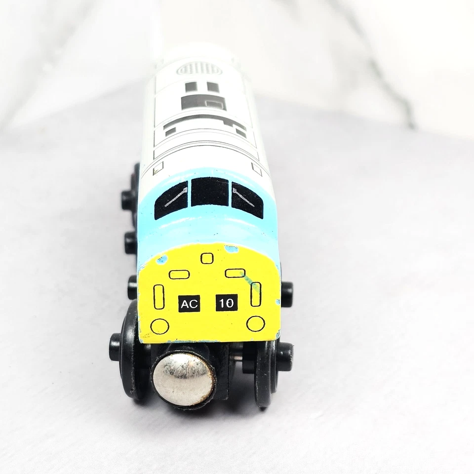 Thomas Wooden Rilway D199 Diesel 2003 Tren Tanque Motor Gullane  Foto 3 de 4