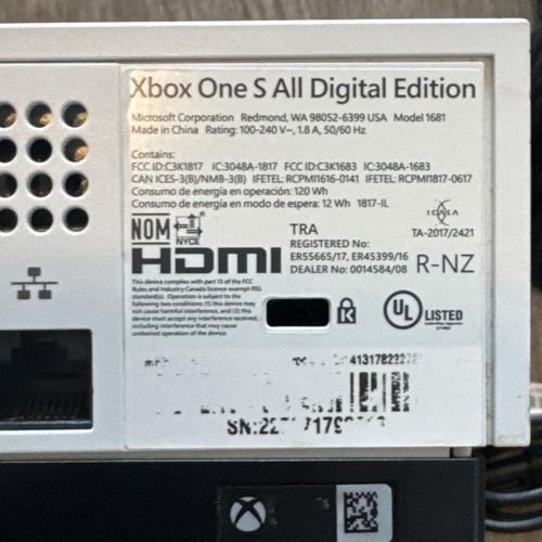 Paquete de consola de juegos Microsoft Xbox One S All Digital Edition 1 TB blanca 1681 - Imagen 18 de 19