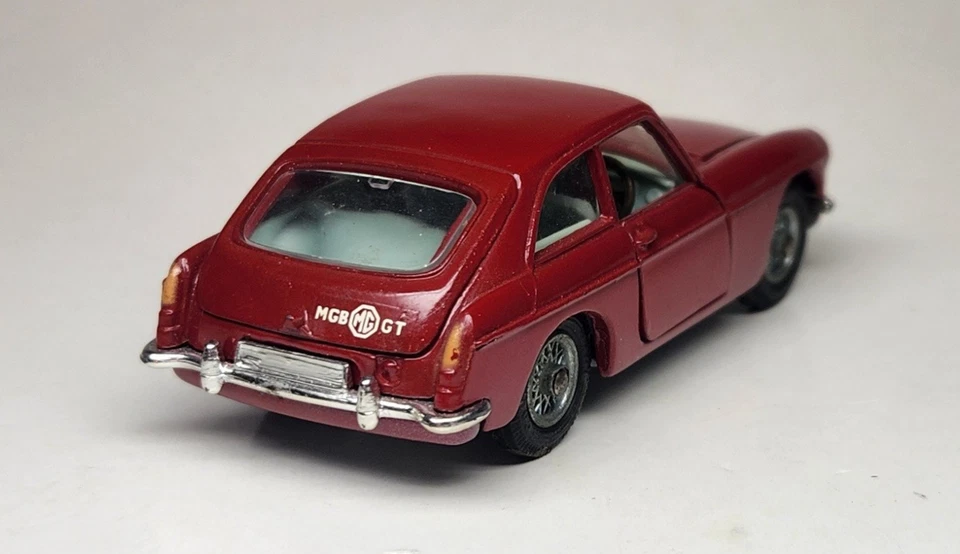MGB GT - Corgi Toys - escala 1/43 - 327 com caixa - brinquedo vintage - Imagem 4 de 4