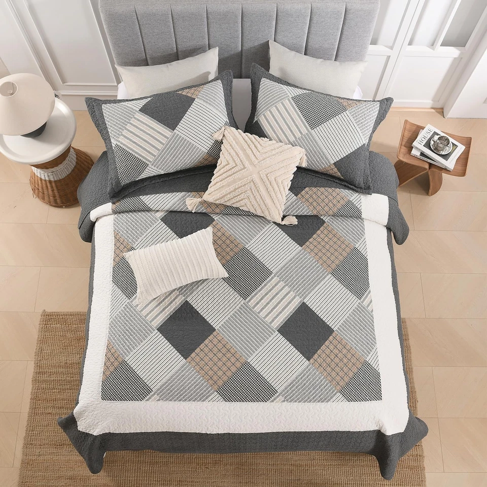 Quilt King Size - 100% Cotton Quilt Set with Matching Shams, Plaid Design Far... - Image 3 of 4