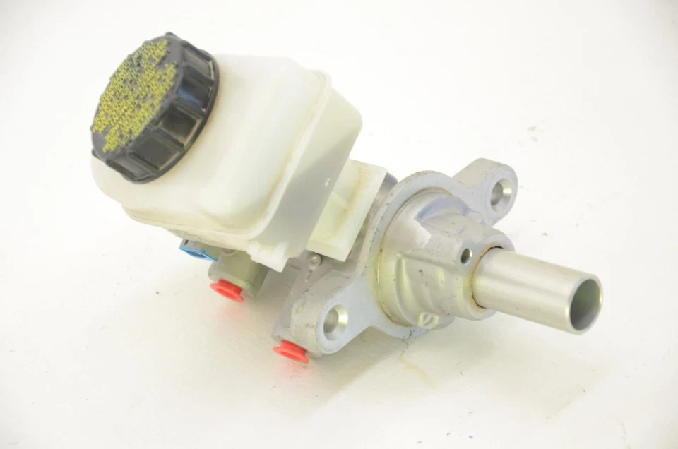 06-15 Cilindro maestro de freno Mazda Mx-5 Miata NC 0204223446 Foto 3 de 4