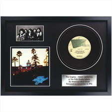 Eagles &ndash; Hotel California / Rock Memorabilia / LP / Souvenir in black frame