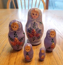 Vintage Russian 5 piece Matryoshka wood Nesting Dolls Hand Painted