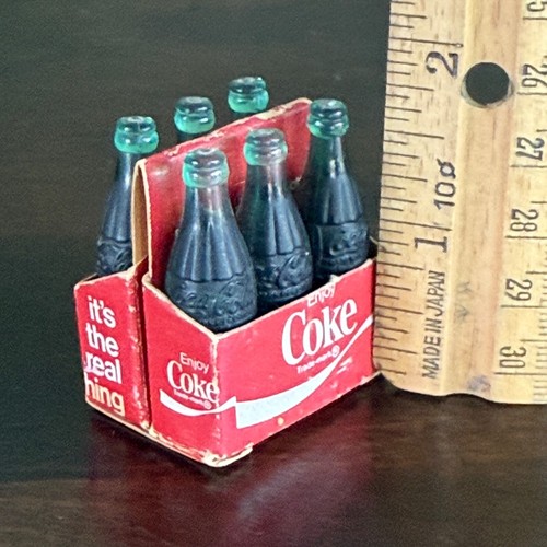 Vintage Miniature Coca-Cola Bottles in Paper Carton - Imagen 4 de 6