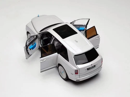 1/18 Rolls Royce Cullinan limited edition white Diecast Fully-opened - Picture 5 of 9