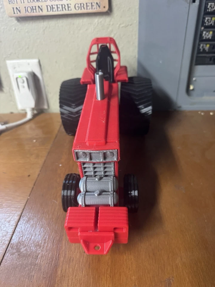 1/16th Pulling Tractor red - Image 2 of 3