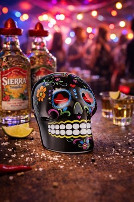 Sierra Tequila Salz- & Zimtstreuer Skull Schwarz mit Sierra Logo   ca. 5 cm