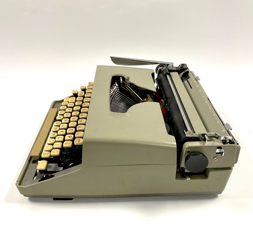 Remington Travel-Riter Deluxe Vintage 1960's Portable Typewriter - Grey In Case - Picture 5 of 8