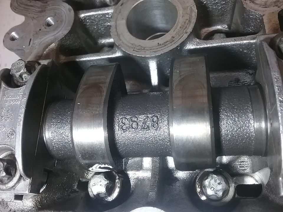 2003-2006 保时捷 Cayenne 右侧气缸盖 306-5236R 4.5L 升 8 圆筒式真空吸尘器 — 第 3/4 张图片