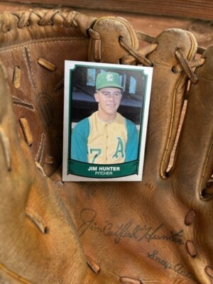 Vintage Wilson A2164 Jim Catfish Hunter baseball glove and baseball card